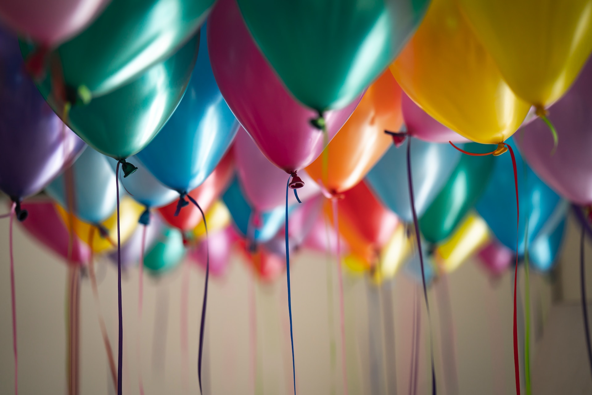 Globos de colores en una fiesta